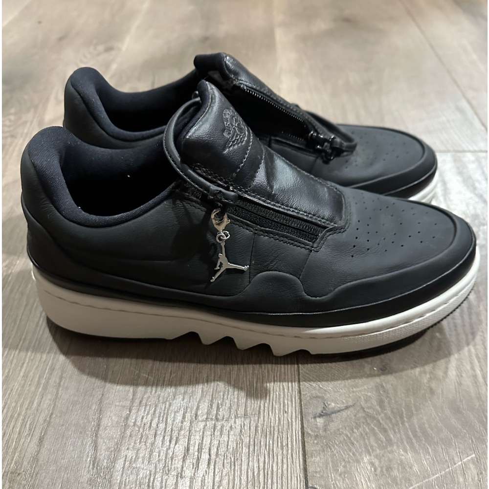 Boys Jordan’s size 7.5